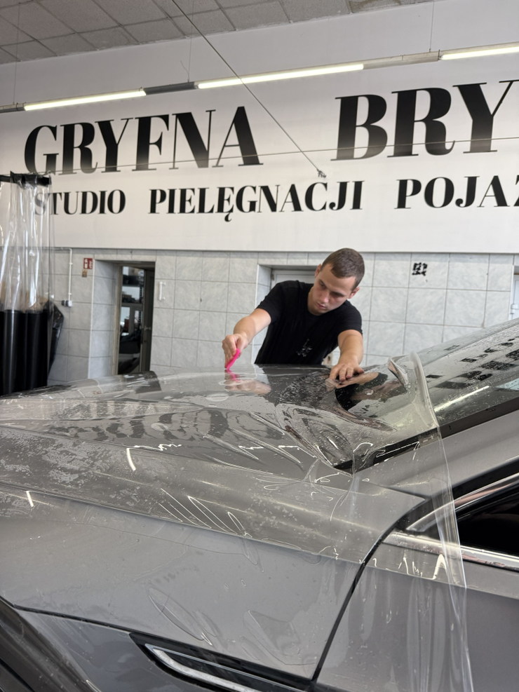 Aplikacja folii PPF w studiu GRYFNA BRYKA